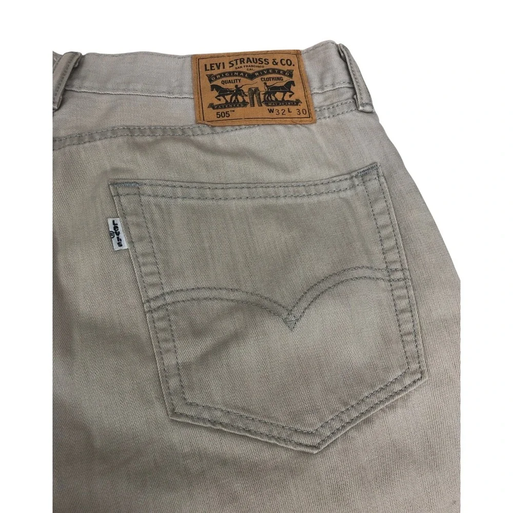 Levis gorpcore front